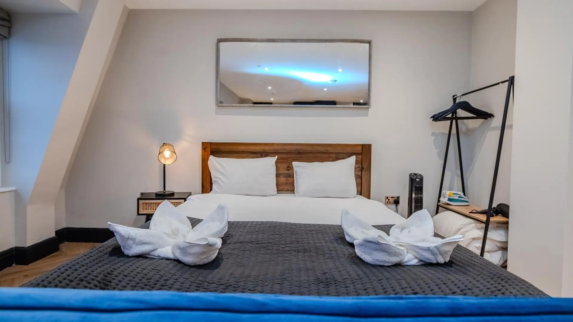 Prefect Studio Apartment At Central Brighton Next To Beach